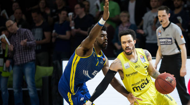 赢得足球界 赢得足球界