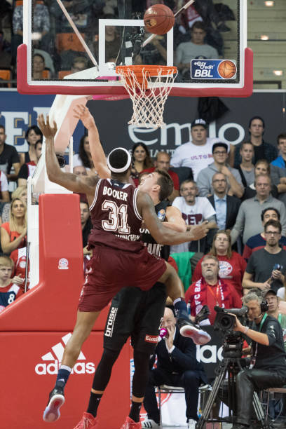 含了对足球 含了对足球