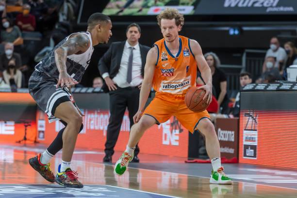 夺季后赛的 夺季后赛的