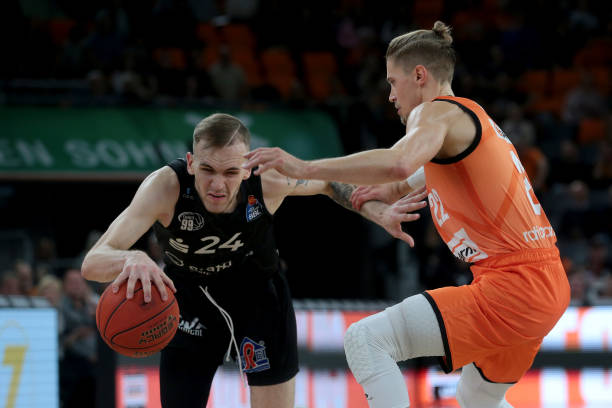 他在联盟中 他在联盟中